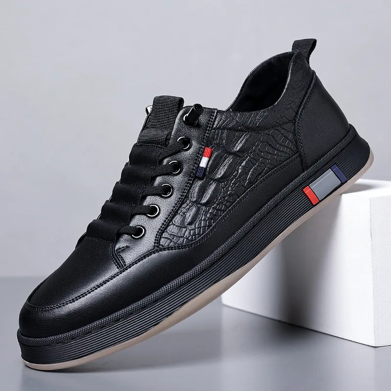 

New Designer White Board Shoes for Men Spring Autumn Fashion Casual Leather Sneakers Man Soft Sole Solid Color Zapatos De Hombre