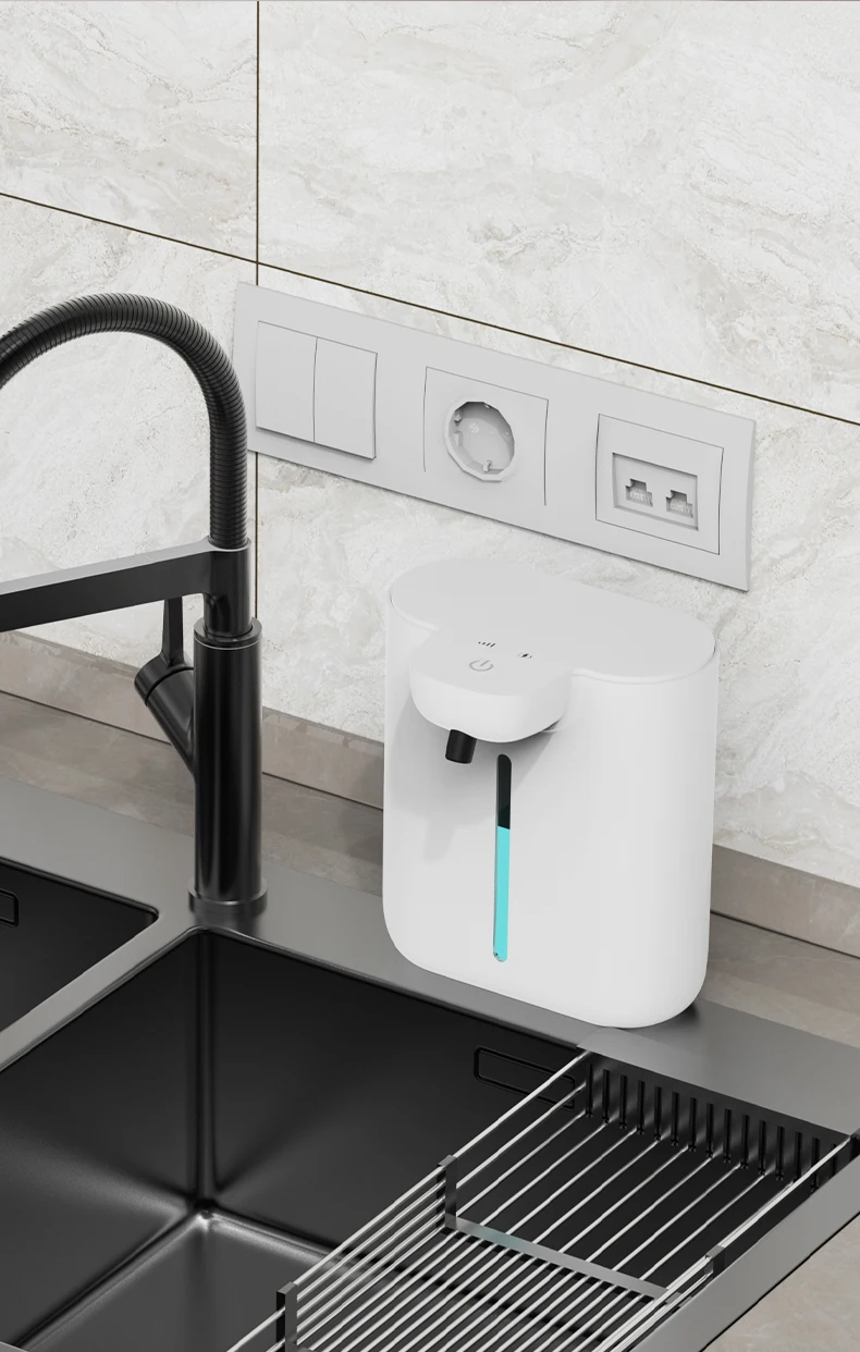 Intelligent Light Indicator Soap Dispenser 500ML Capacity Automatic Hand Sanitizer Suitable for Wall Mounting or Desktop Use