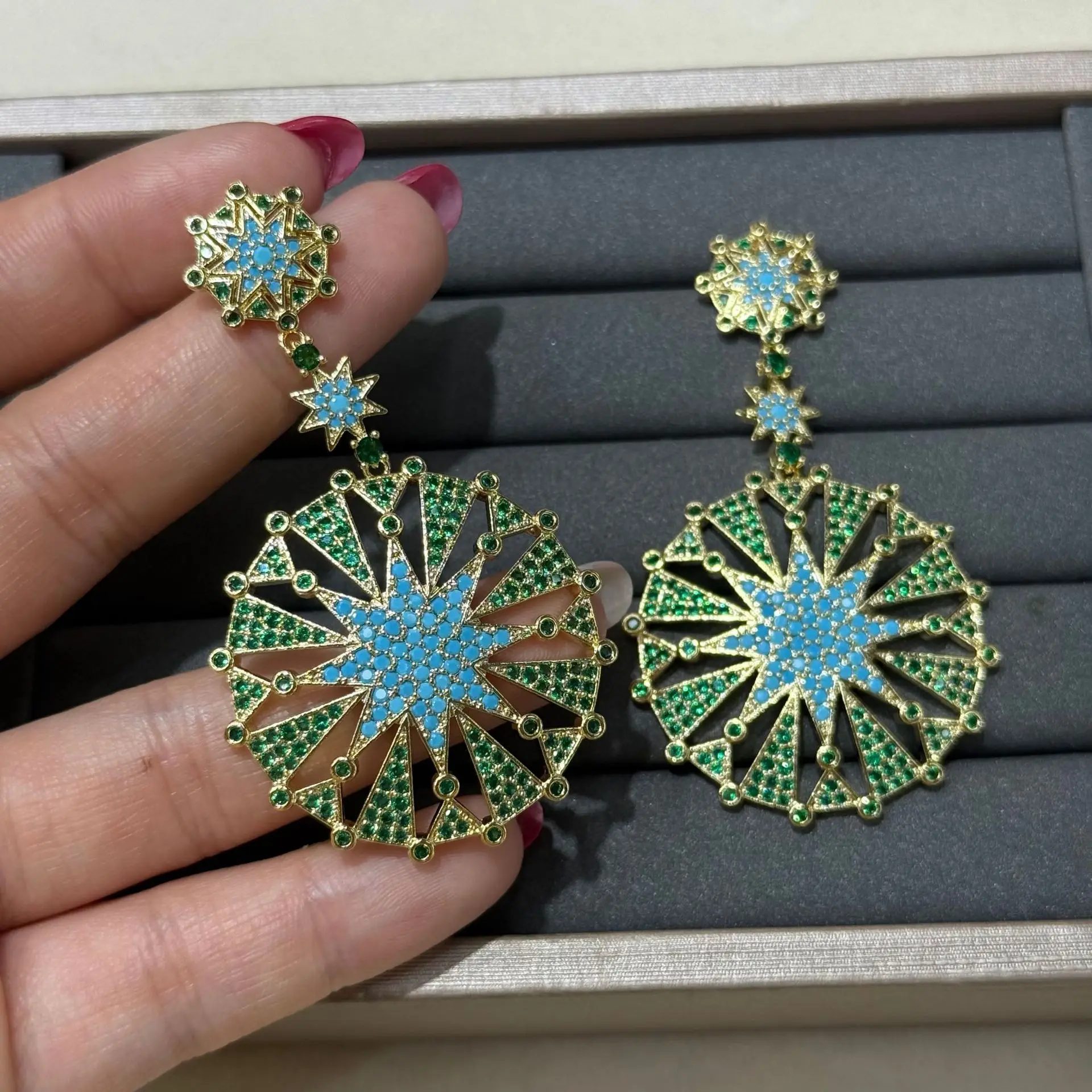 Vintage Gold Silver Tone Heavy Inlaid Star Long Earrings Large Circular Burst Star Zircon Elegant Statement Jewelry for Women