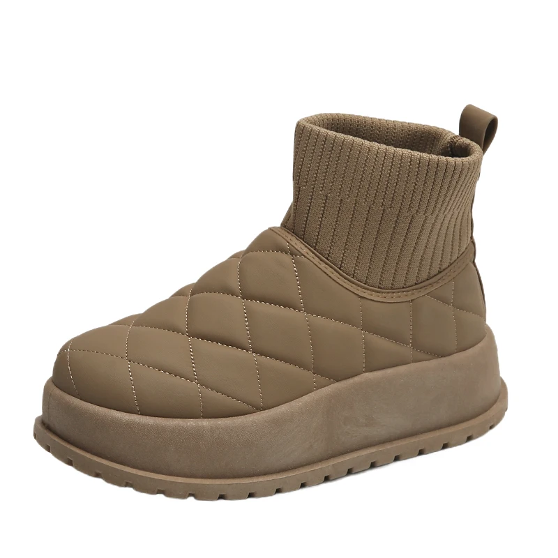 

Stylish and warm women’s snow boots. Soft, comfortable, and perfect for winter. Keep your feet cozy and dry all season long