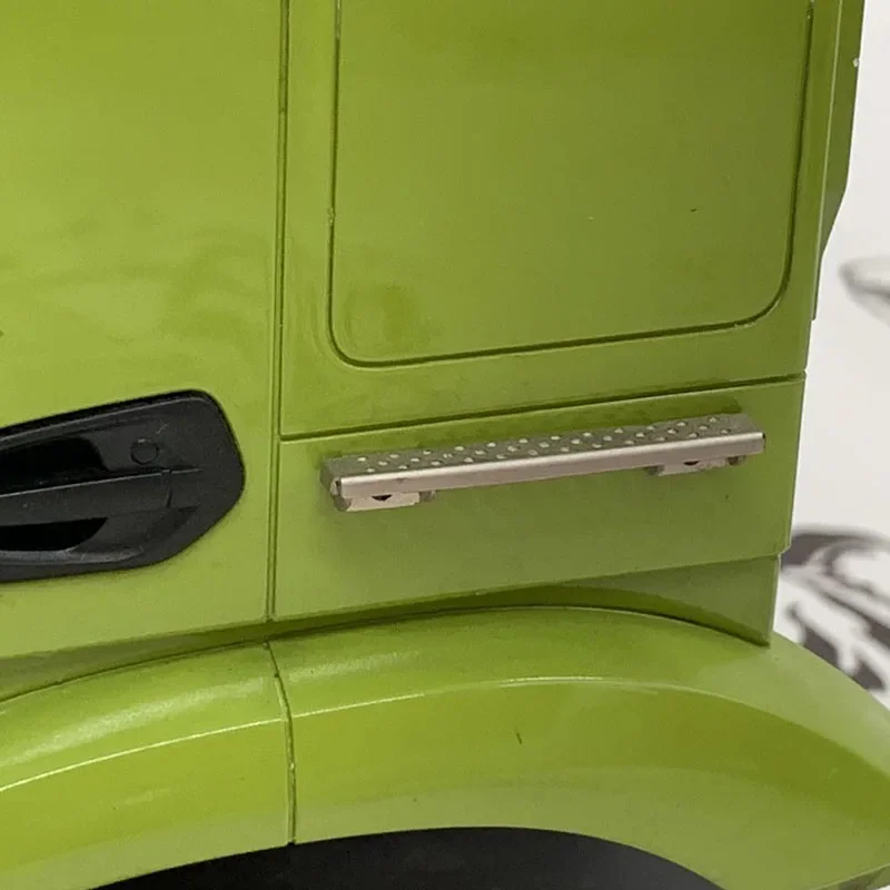 

1:14th Scale 1pcs Metal Simulation Metal Pedal Upgrade Accessories for Tamiya RC Truck BENZ 3363 3348 ACTROS AROCS