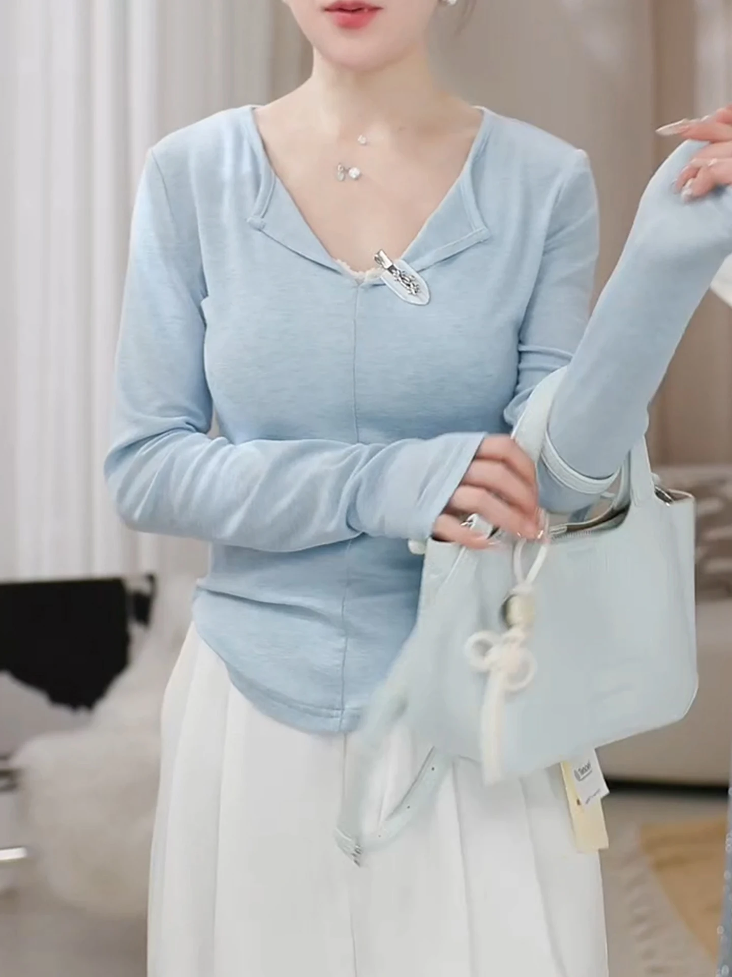 

Женская летняя футболка Ele V-Ne Long Sve из трикотажного ледяного шелка, удобная, свободного кроя, в корейском стиле, прямого силуэта.