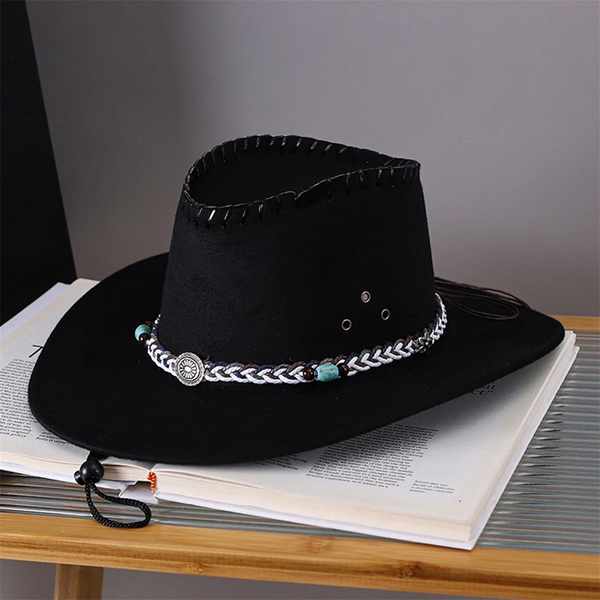 

Винтажная ковбойская шляпа для женщин и джентльменов, украшенная бусинами и тканым поясом. Стильная шерстяная кепка в стиле вестерн с широкими полями.