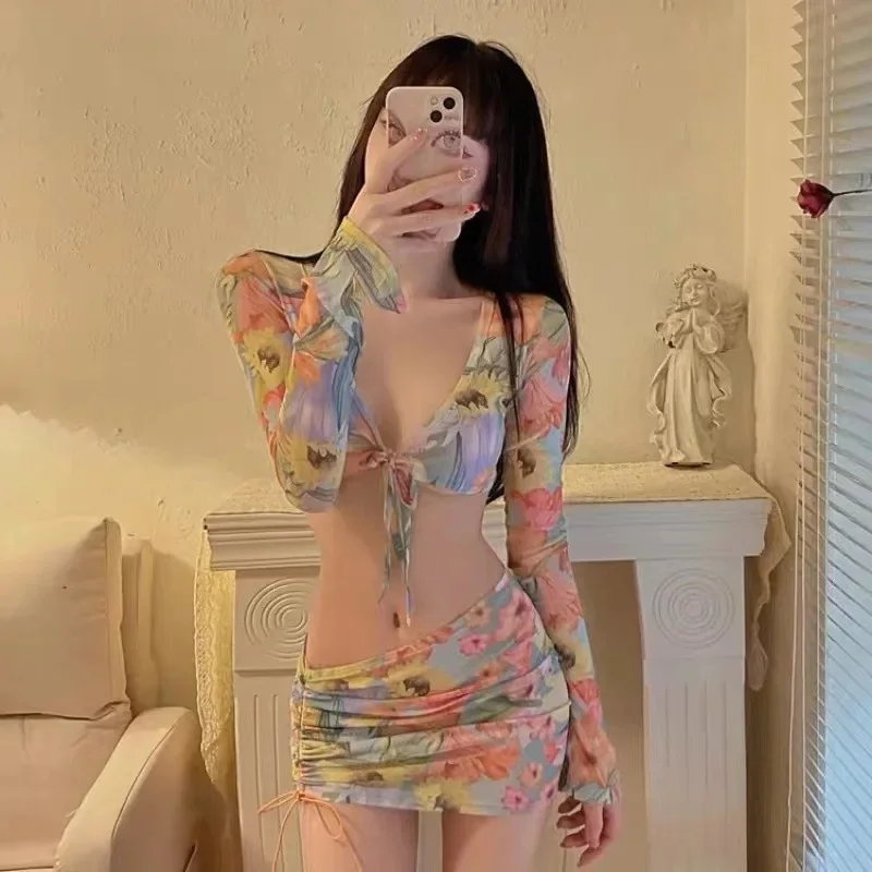 Bikini Sexy Hot Girl V-hals Borst Gebonden Met Bloemen Mesh Ultradun T-shirt + Driehoek Broek Verpakt Billen Rok Strandvakantie