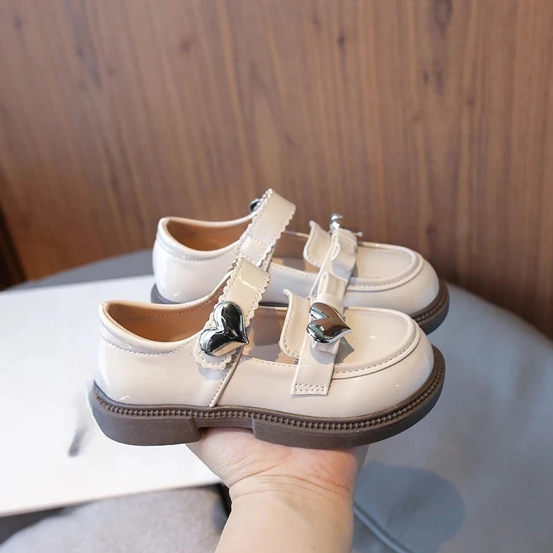 Children\'s Leather Shoes Glossy Black School Girl Shoes Fashion Autumn New Love Kids Princess Causal Mary Jane Shoes Sweet Chic