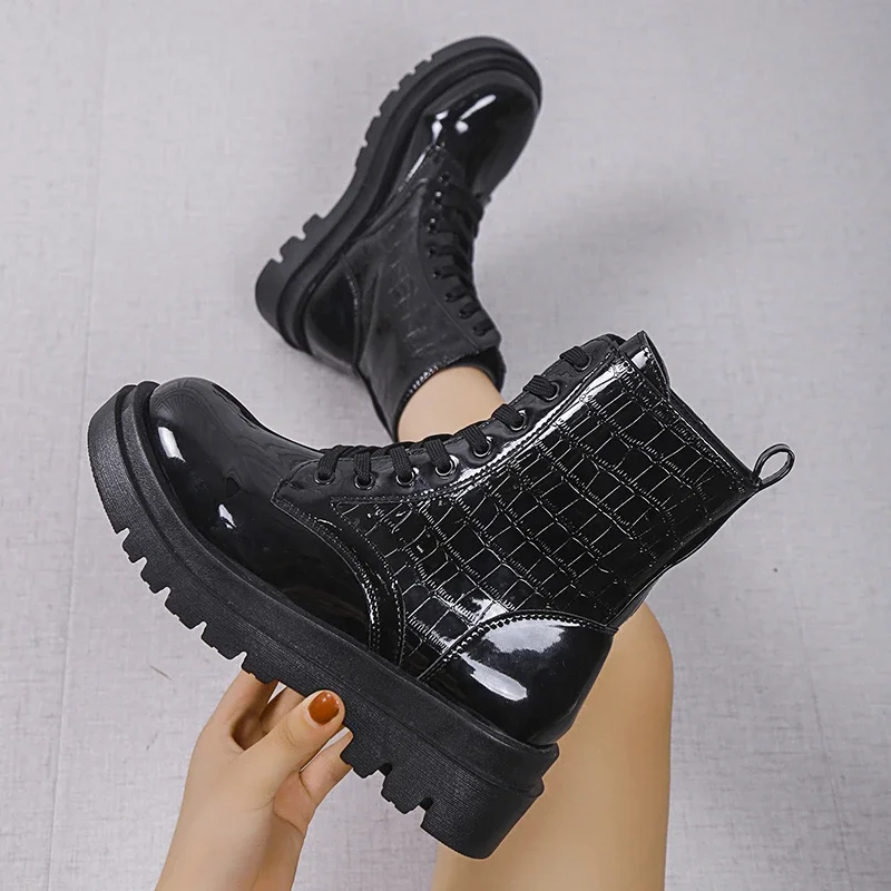 Shoes Female 2023 New High Quality Women\'s Boots Comfortable Round Toe Platform Boots Winter High Top Lace-up Motorcycle Boots