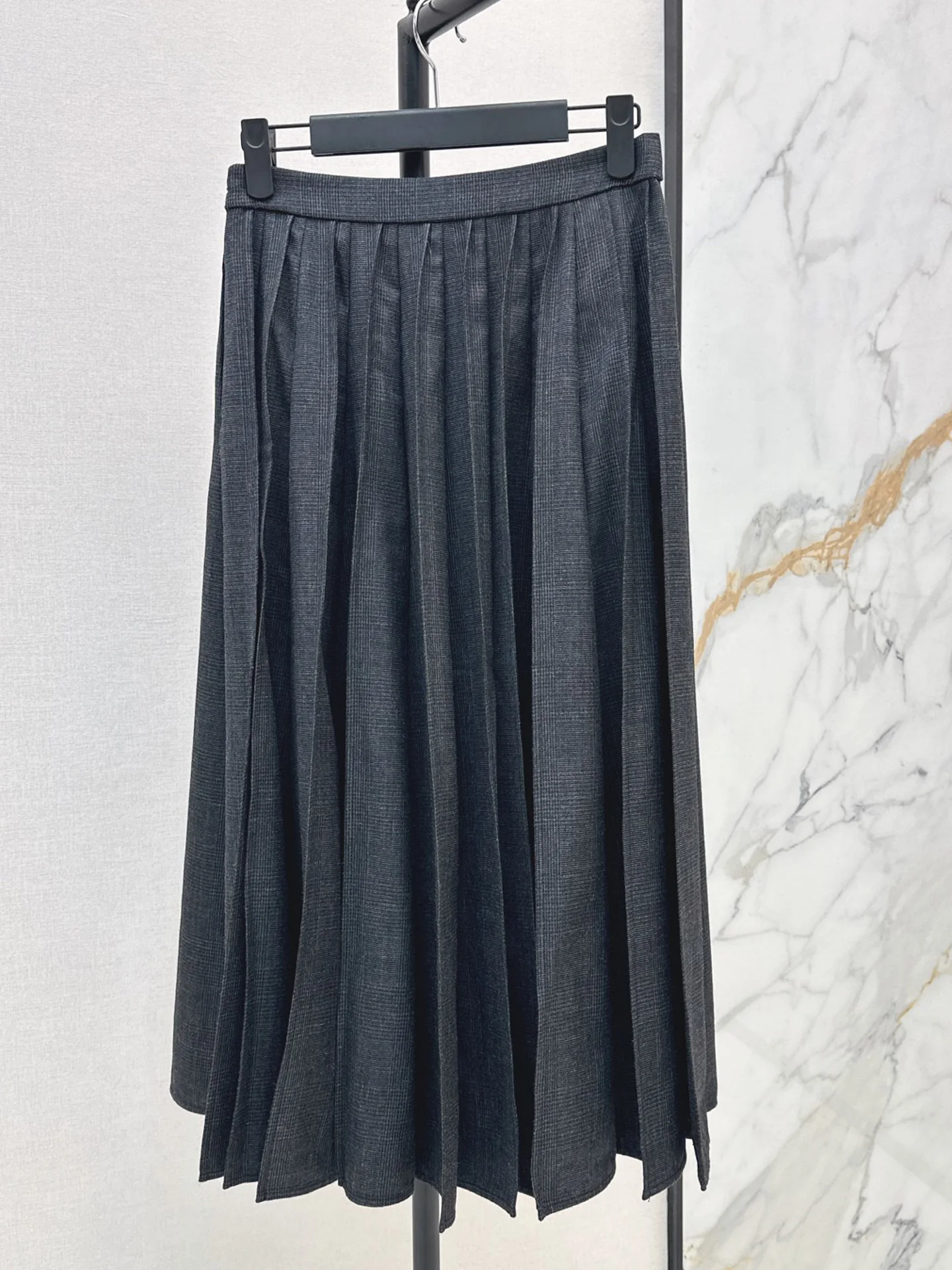 High Quality Women High Waist Small Plaid Pleated Midi Skirt Solid Color Invisible Zip Elegant Commute Long Skirt lyt2672337