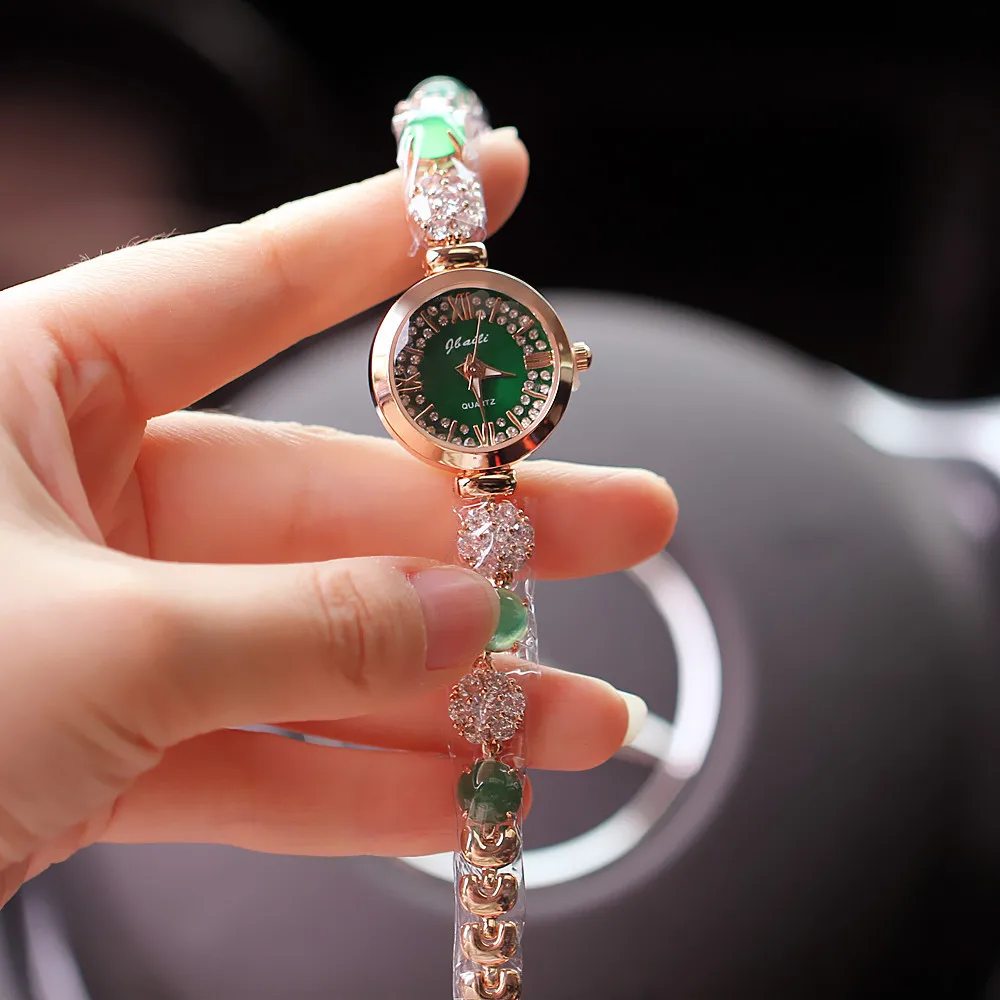 2023 Luxury Brand Watch for Women\'s Green Crystal Inlaid Chain Quartz Small Dial Unique Watch Waterproof Clock +Gift Box