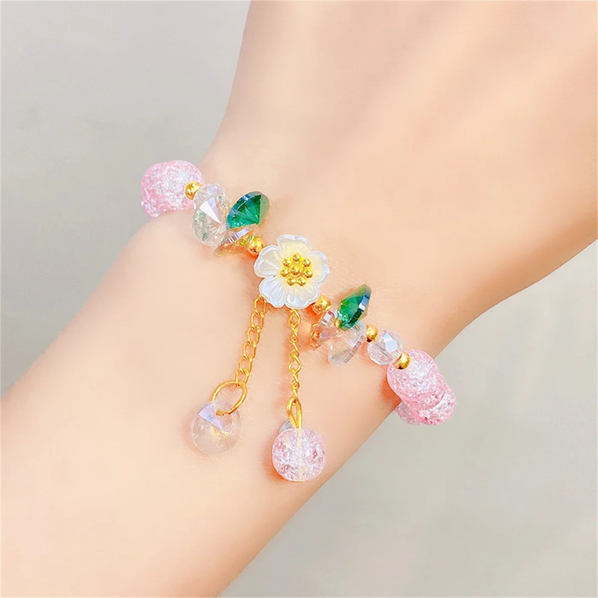 Elegant Fashion Flower Crystal Beaded Bracelets For Women Charm Shell Daisy Floral Beads Tassel Elastic Bracelet Jewelry Gifts