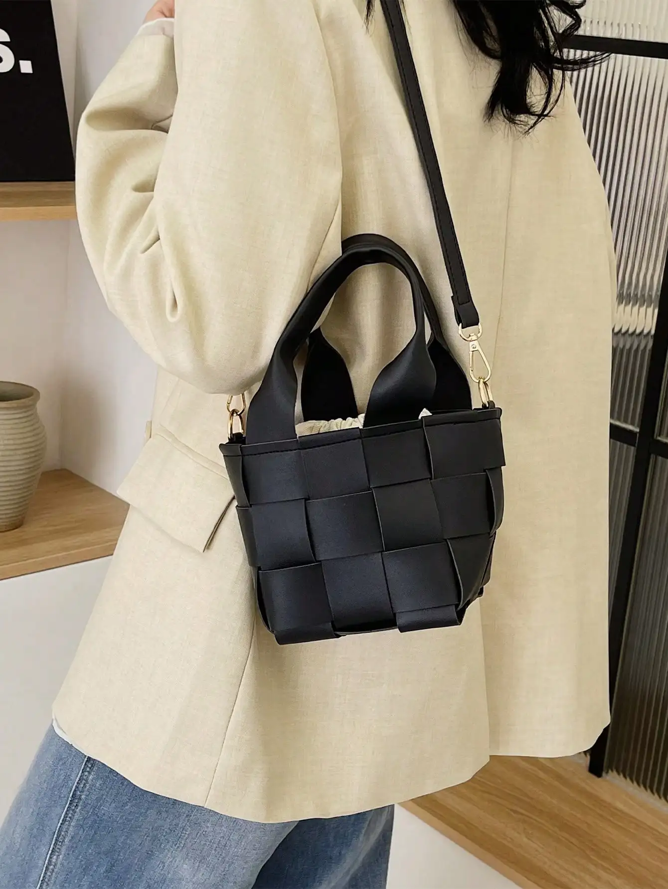 Modische, minimalistische, karierte Bucket Bag, leicht, mit verstellbarem Riemen, Damen-Handtasche mit Tragegriff für Urlaub, Reisen und den Alltag – Detail 10