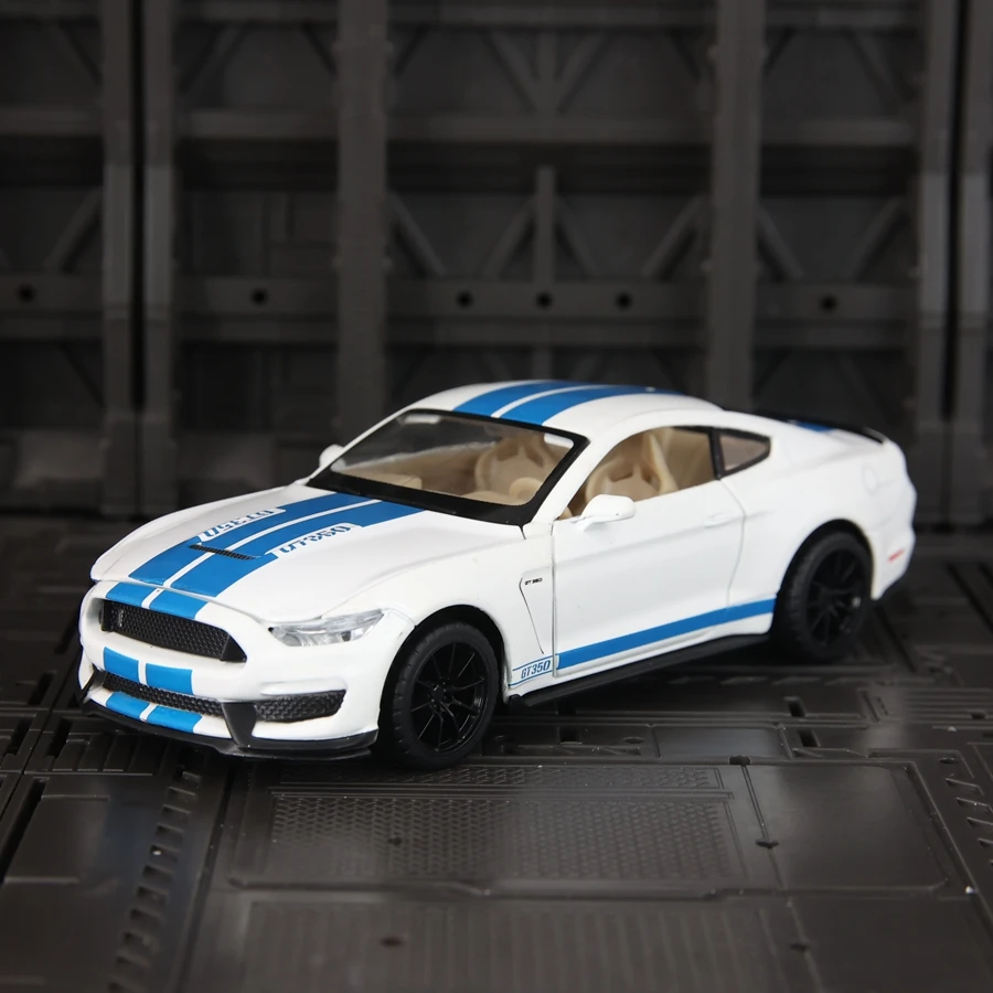 1:32 Ford Shelby GT350 Legierungsautomodell-Ornament-Sammlung, Türen und Motorhaube, Kofferraum kann geöffnet werden