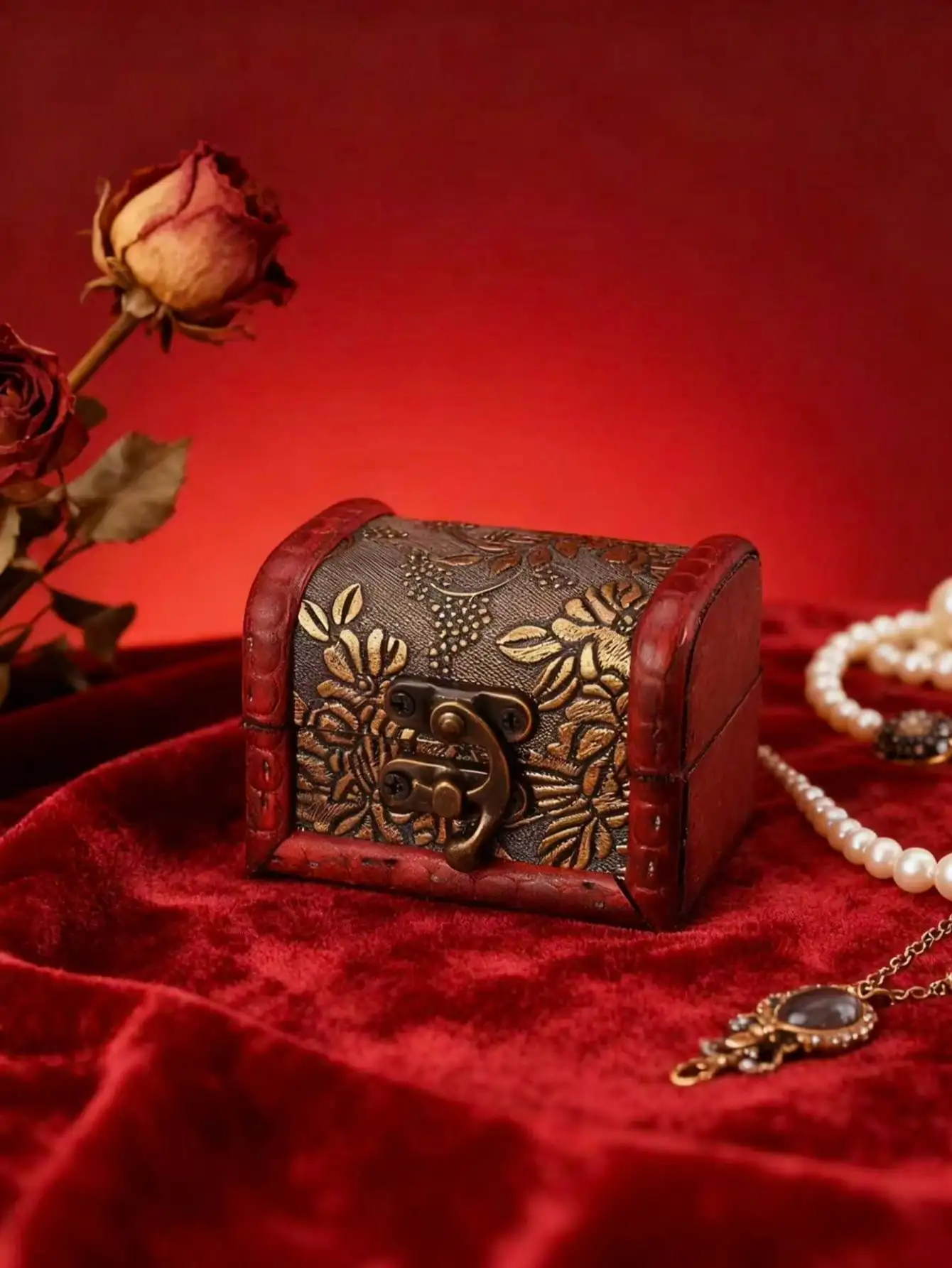 1PC Mini antique wooden treasure box jewelry storage box | Retro texture full: with a lid design that is exquisite and versatile