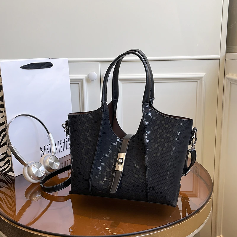 

Elegant Classic Parisian Leather Handbag Luxury Crossbody Bag Women Stylish Vintage Minimalist Design Casual Commuter Purse