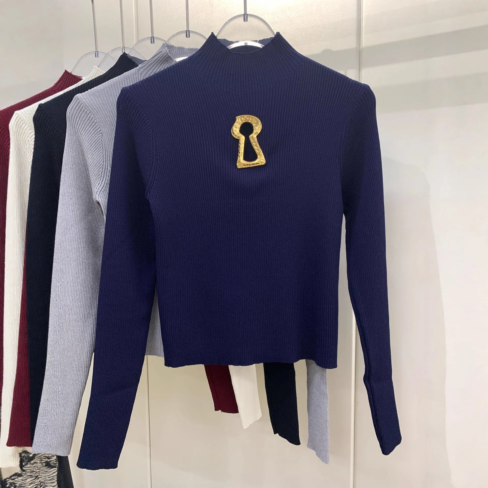 ハーフハイネックのセクシーな透かし編みニットセーター レディース 秋冬 暖かい 長袖 無地 スタンドカラートップ ニットジャンパー