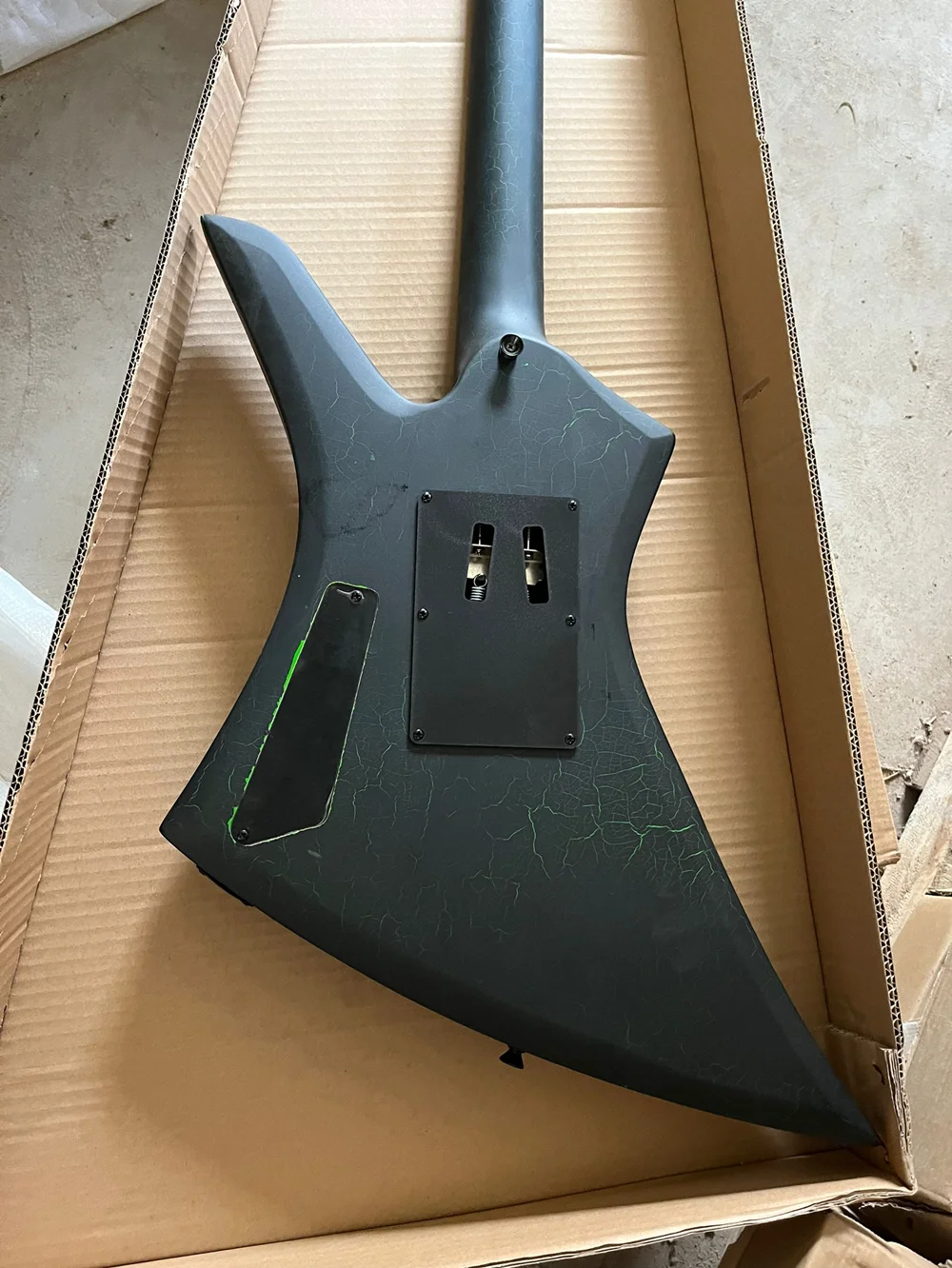 Black Body Electric Guitar with Rosewood Fretboard,Black Hardware,Provide customized service view 3