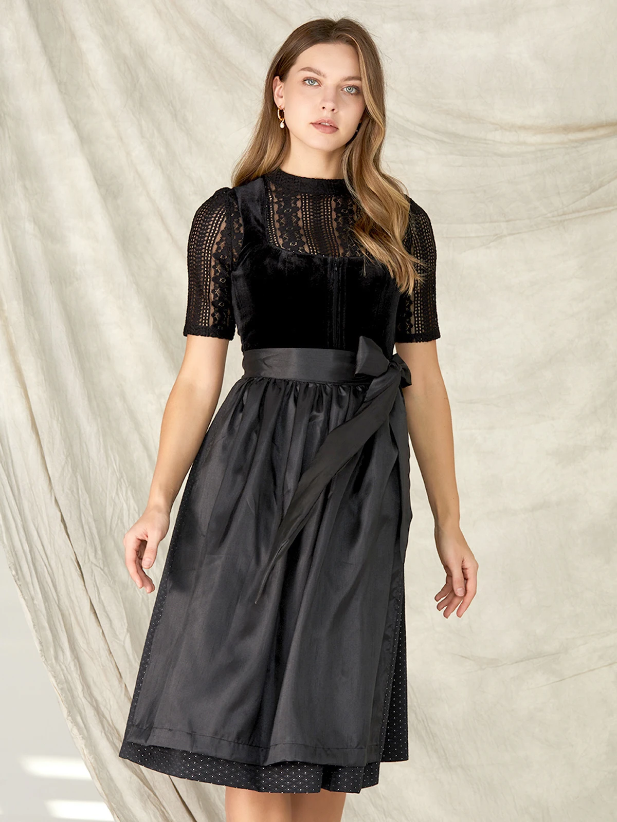 Schwarze Gerader Ausschnitt Dirndl DELIA