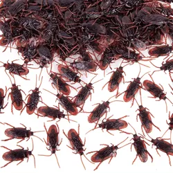 50Pcs Halloween gadget Plastic Cockroaches Joke Decoration Props Rubber Toy Gags Practical Jokes Toys Plastic Bugs Cockroach