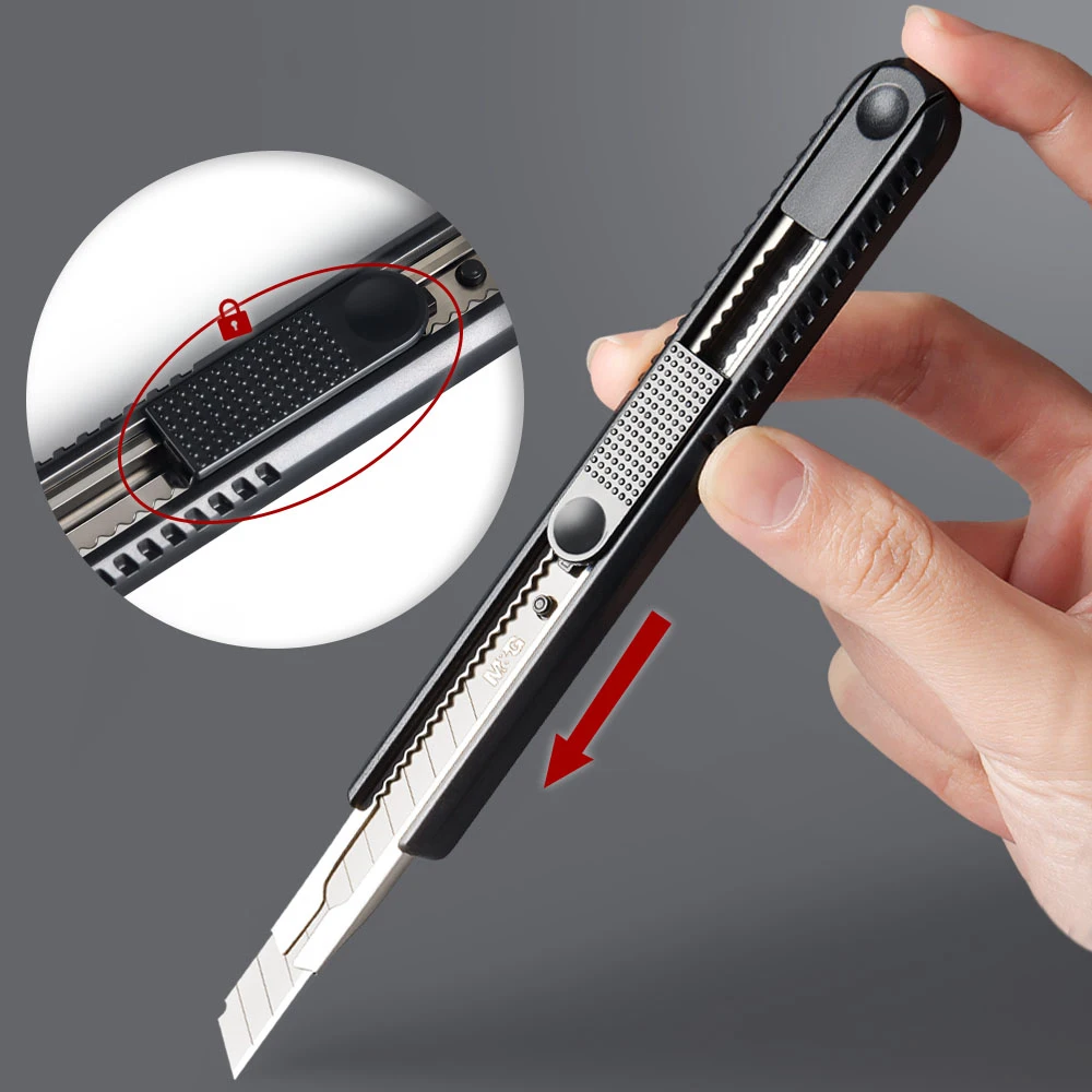 M&G utility knife, 9 mm wide, black and white color scheme, replaceable blade, detachable tail, cutting blade, manual locking fu