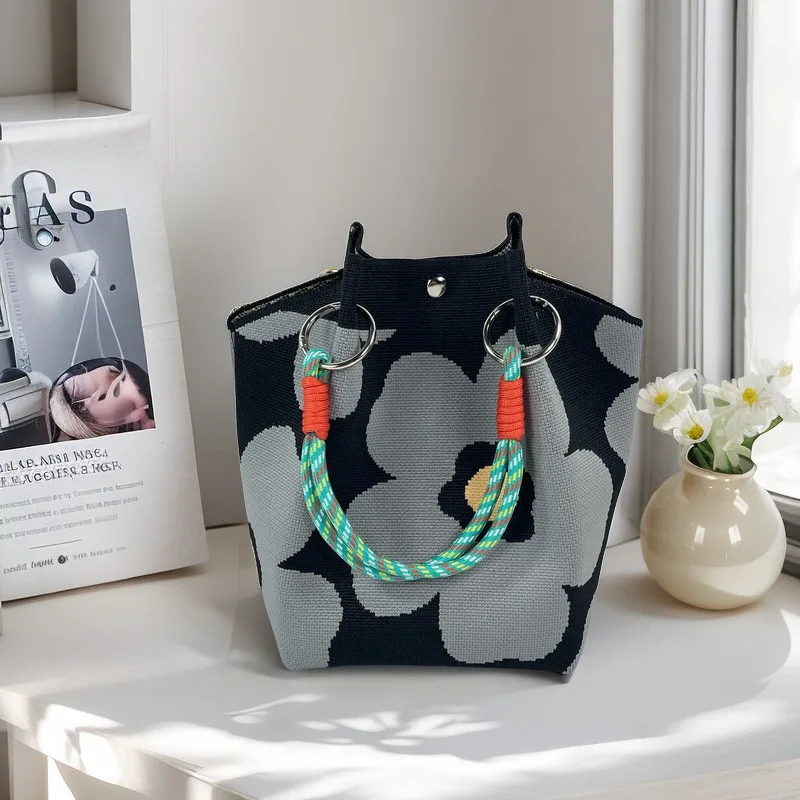 

Fashion Flowers Knit Handbag Women Shoulder Bag Color Contrast Portable Ladies Beach Handbag Shopping Tote