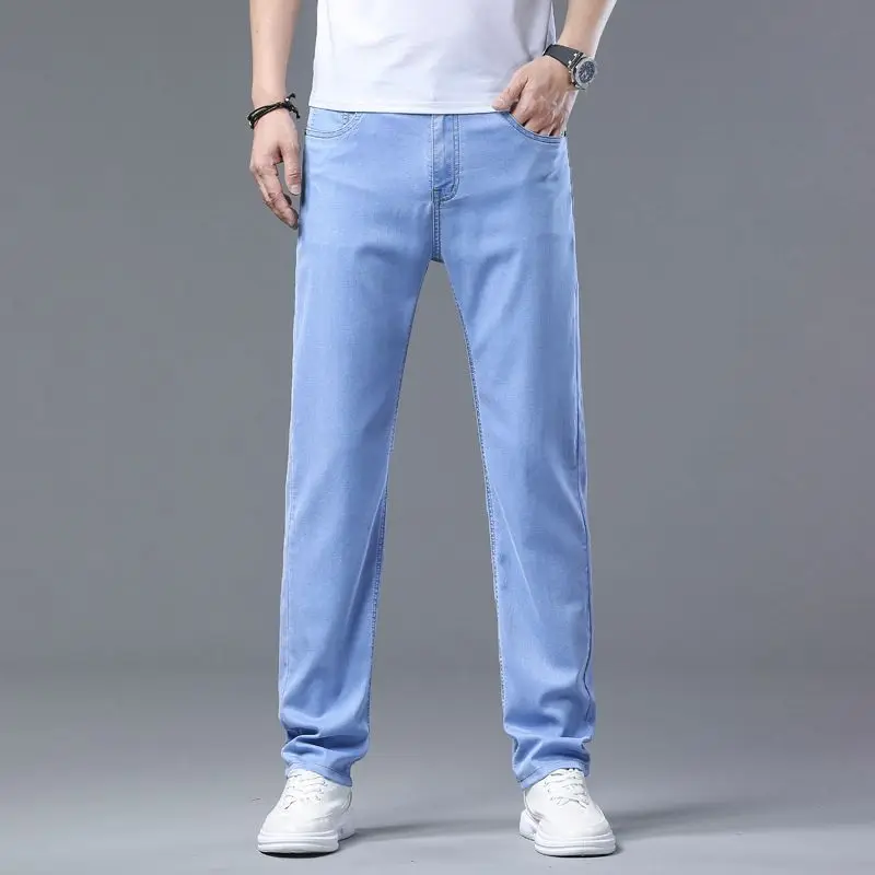 2025 Jeans elasticizzati slim azzurri da uomo nuovi estivi Lyocell stile sottile moda casual pantaloni in denim di seta di ghiaccio pantaloni di marca maschile