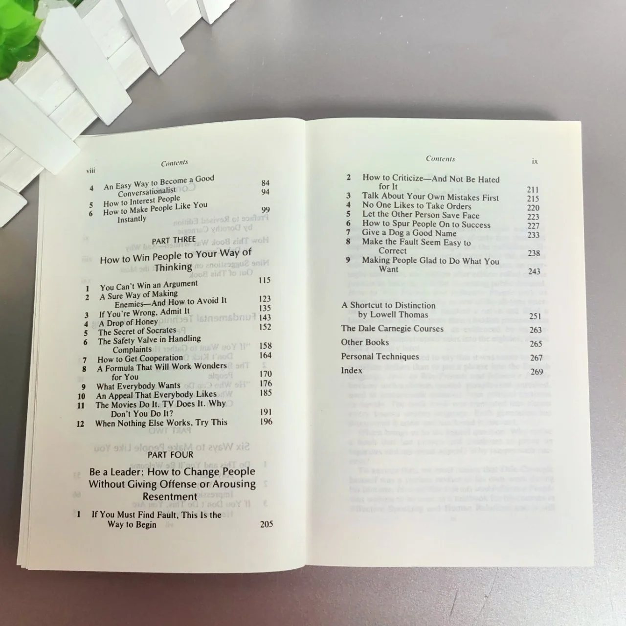 الاتصالات الرئيسية للأعمال: تعزز التأثير، وبناء العلاقات وحصول النجاح - الدليل الأساسي لراجل الأعمال الحديثة