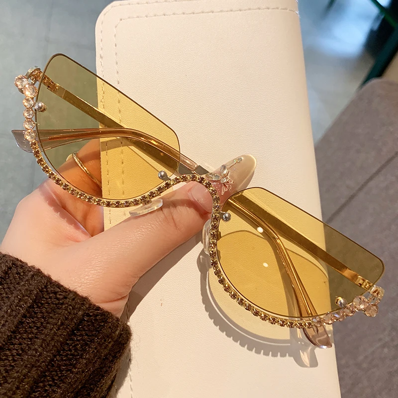 2025 Neue Halbrahmen-Sonnenbrille mit Diamant-Intarsien, modische und personalisierte Cat-Eye-Auto-Sonnenbrille für Damen 90307-1