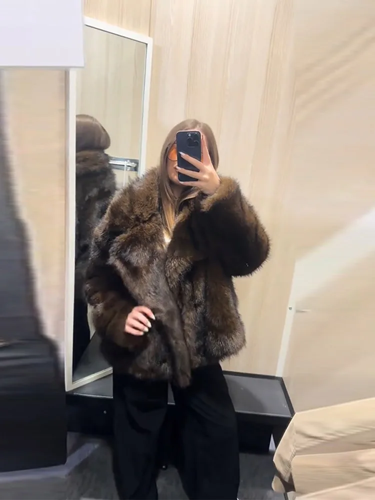 معاطف نسائية عصرية من الفرو الصناعي لشتاء 2025 سترات نسائية جديدة بأكمام طويلة سترات دافئة سميكة ملابس خارجية للسيدات غير رسمية شارع العليا