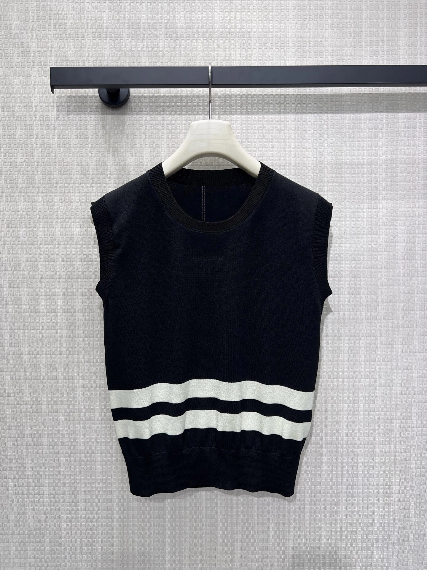 

Elegant Slim Fit round Neck Knitted Sweater Color Block Fashionable Versatile Logo Neck Design Short Style Women's Luxury Light