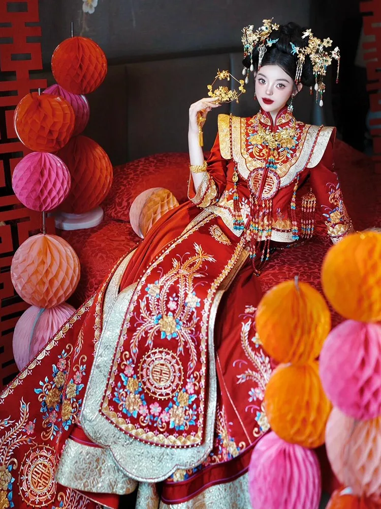 花嫁のための新しいスタイルの丈夫な刺繍の龍と鳳凰のチャイナドレス、結婚式の乾杯用