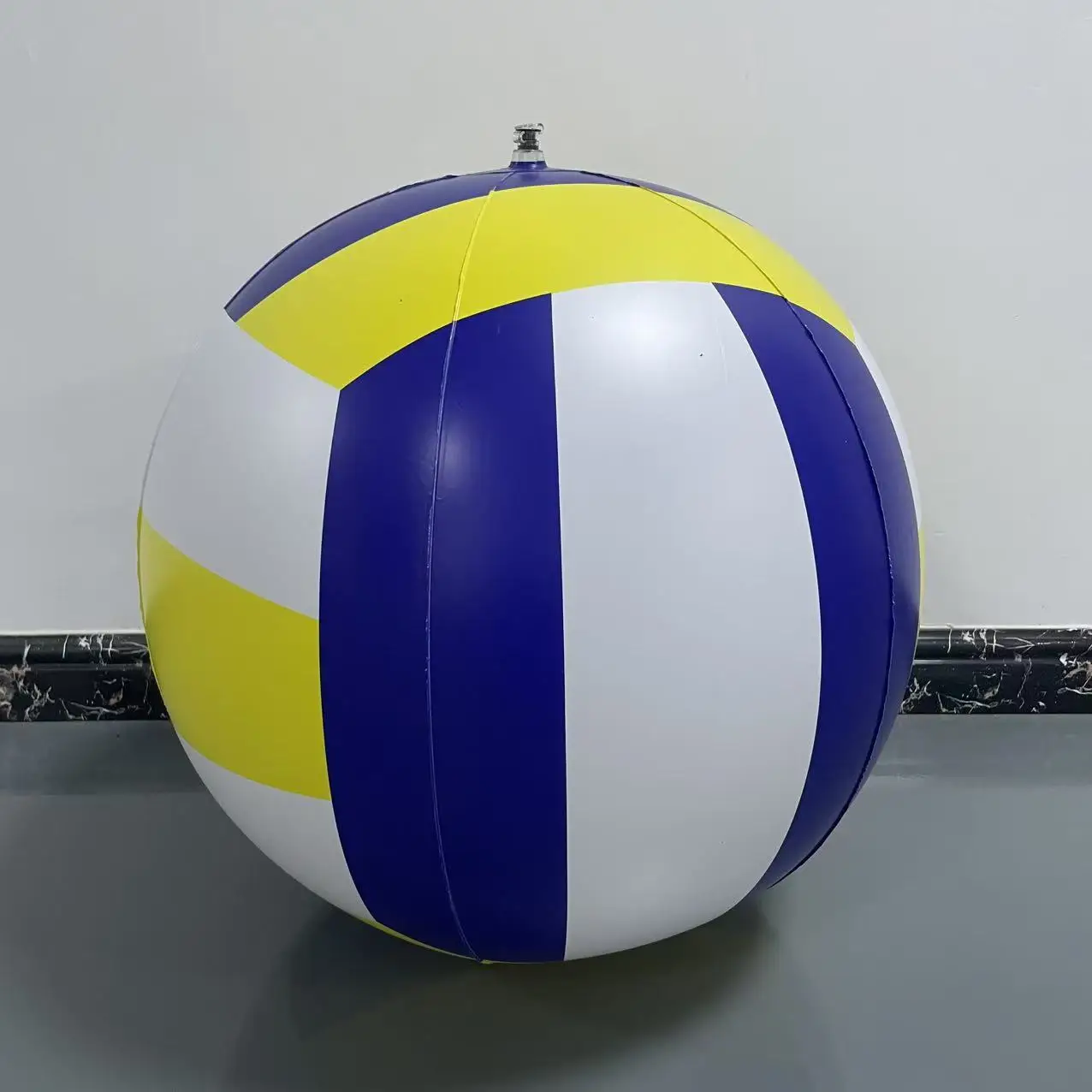 كرة طائرة كبيرة قابلة للنفخ، كرة شاطئ عملاقة سميكة من مادة PVC، لعبة كرة قدم قابلة للنفخ للرياضات الخارجية للمتعة