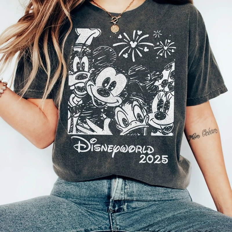 

Женская футболка Disney 2025 с узором и принтом, летняя новая стильная мужская и женская повседневная модная уличная одежда