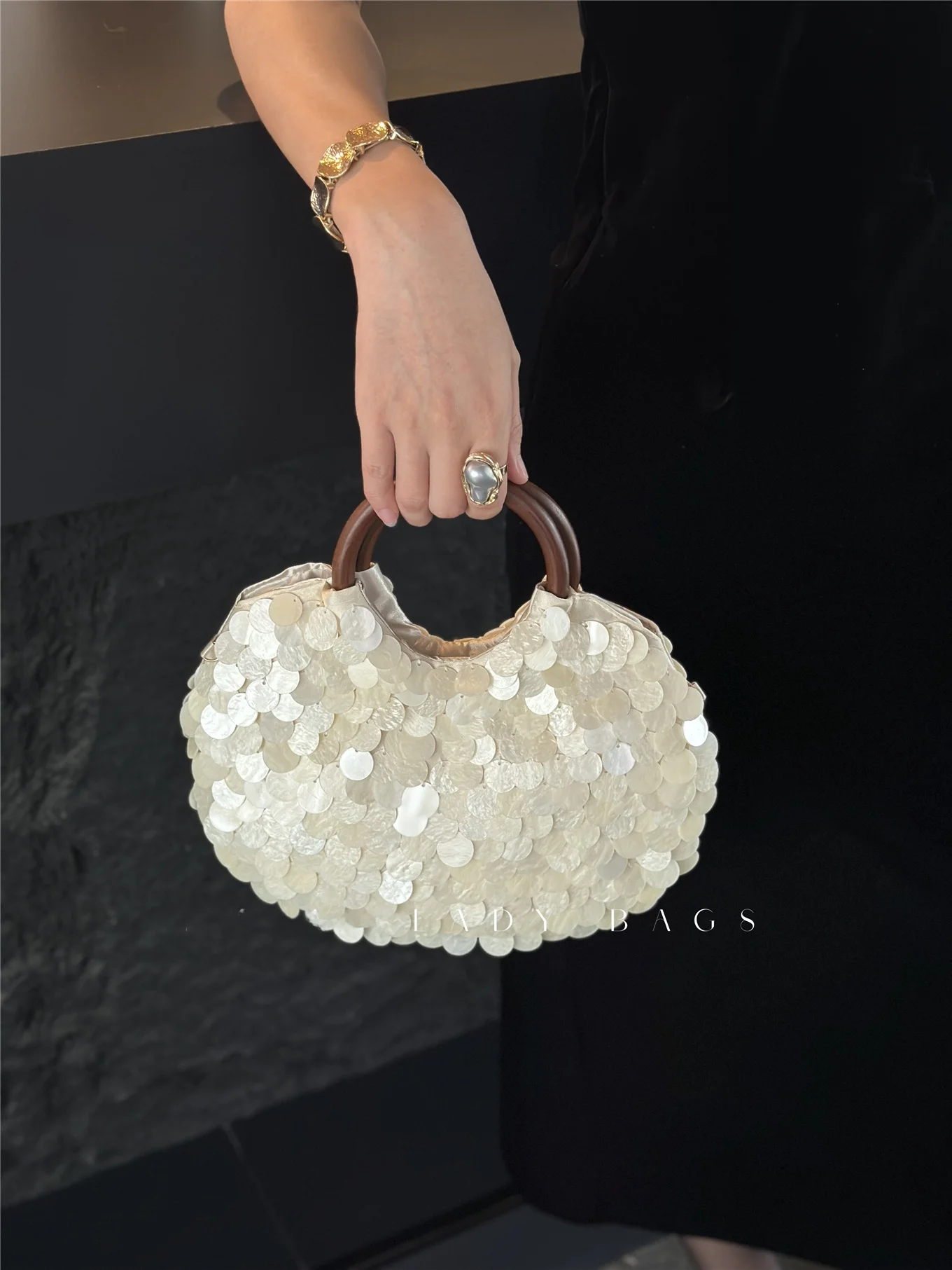 Elegant  Shaped Handbag Women's Crossbody Shoulder Bag 2026 New Fashion Small Basket Design Special Edition Bag
