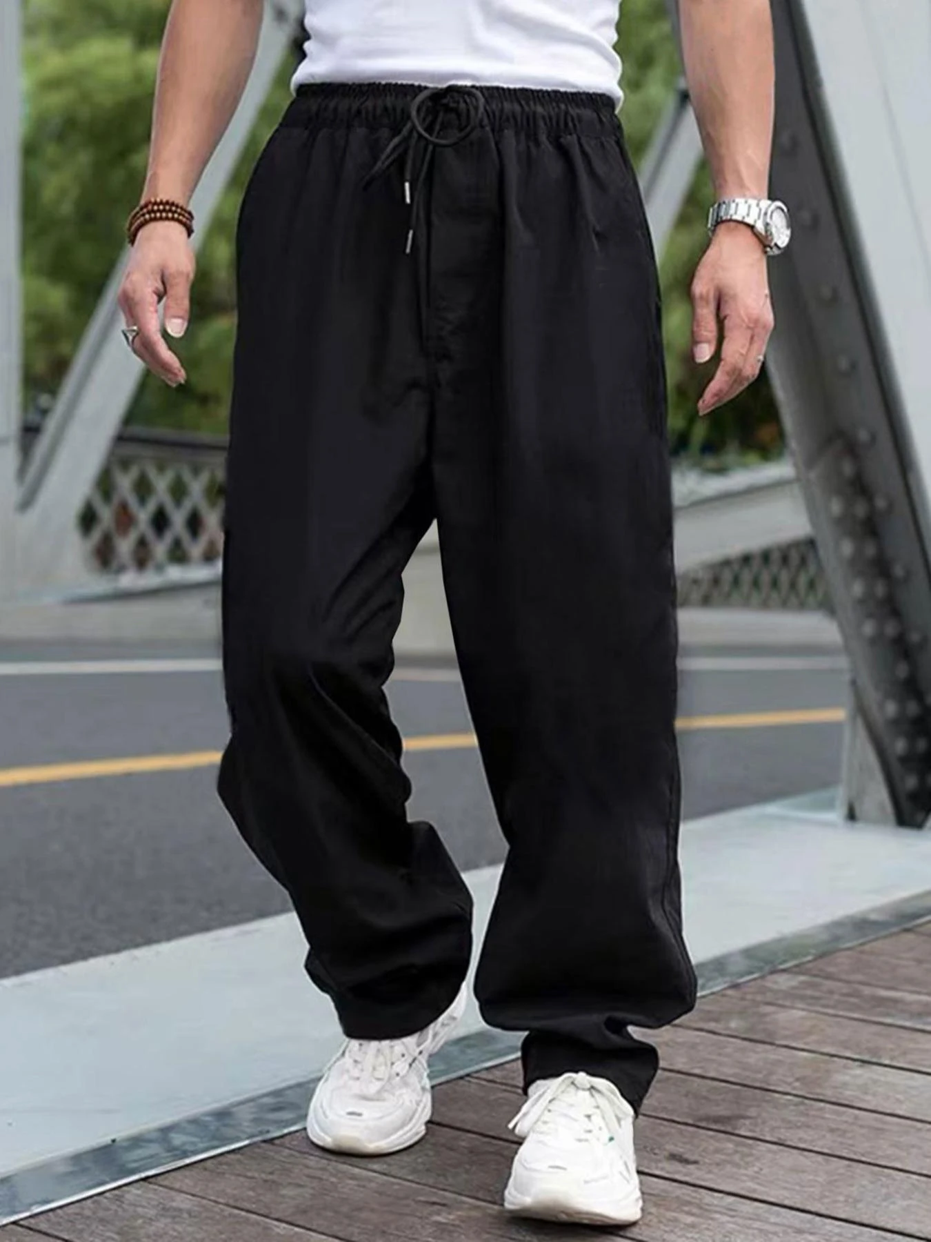 Herren Cargo-Hose in Uni-Farbe mit Taschen und Kordelzug, Regular Fit, Lässige Modehose für den Alltag, Herren-Unterbekleidung – Detail 5