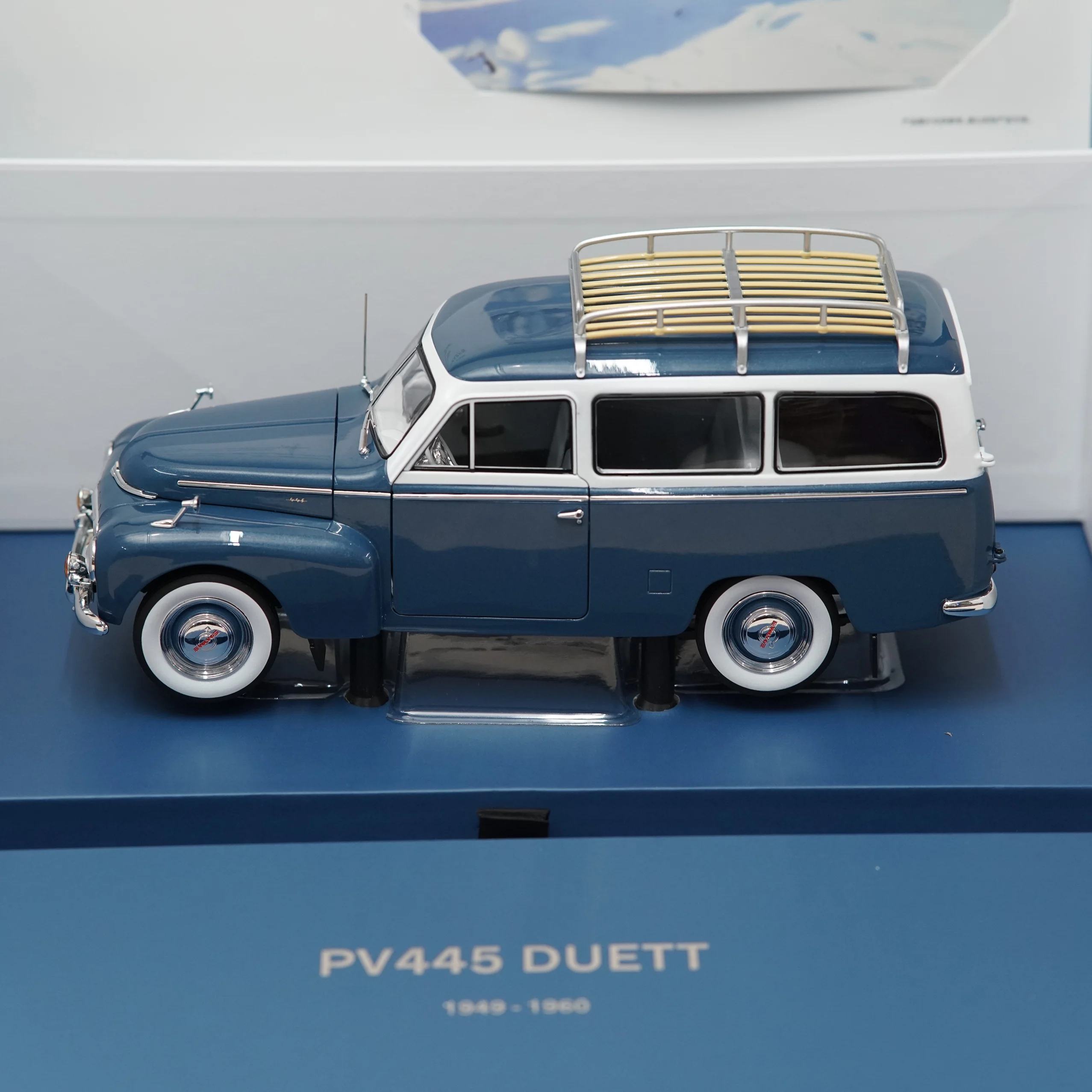 Original Factory 1:18 PV445 Duett 1953 Vintage Car Simulation Limited Edition All Open Alloy Metal Static Car Model Toy Gift
