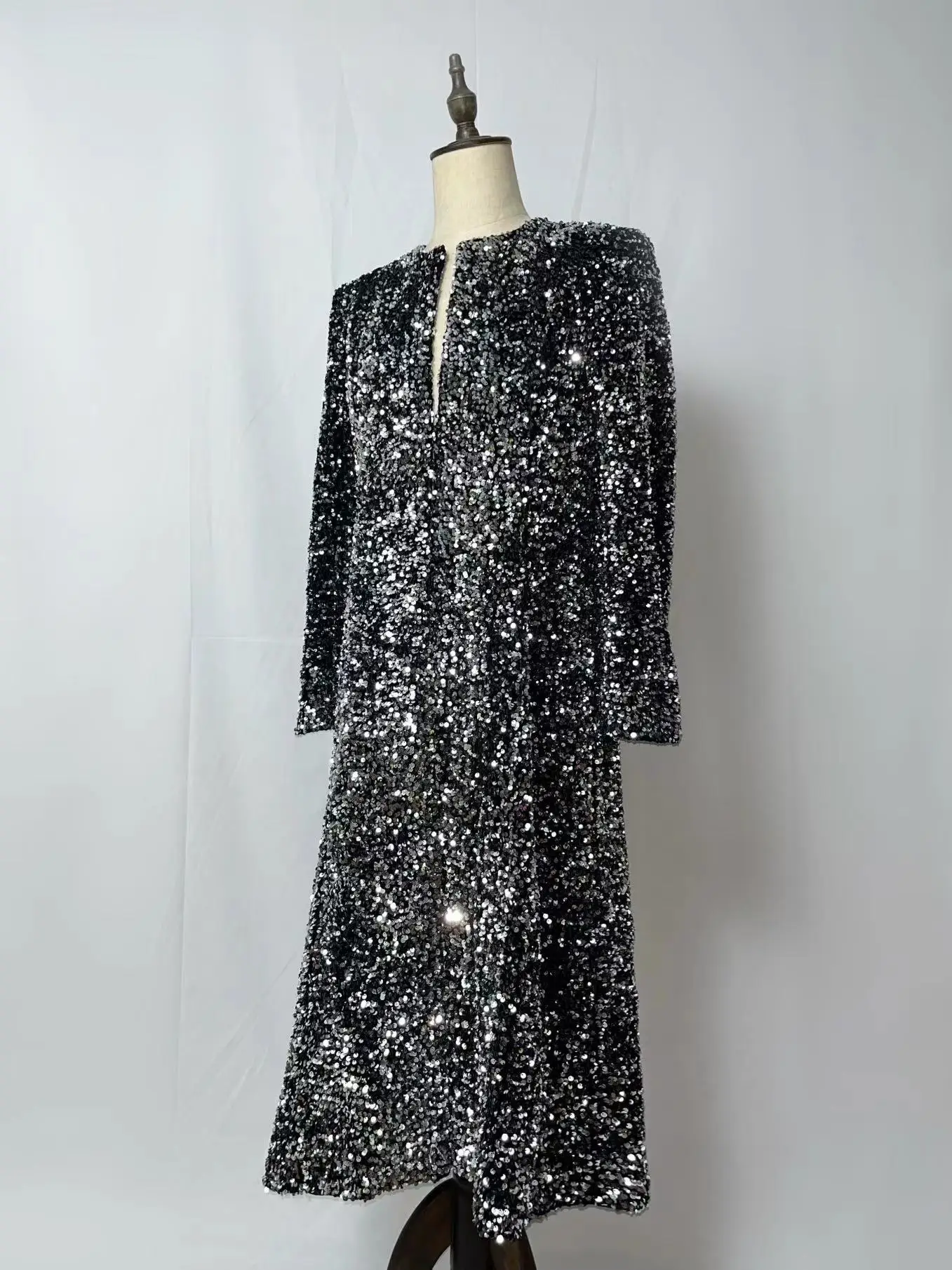 バーステージ男性歌手光沢のあるスパンコールロングコート衣装スターコンサートカーペットキャットウォークグリッターオーバーコートパフォーマンス服