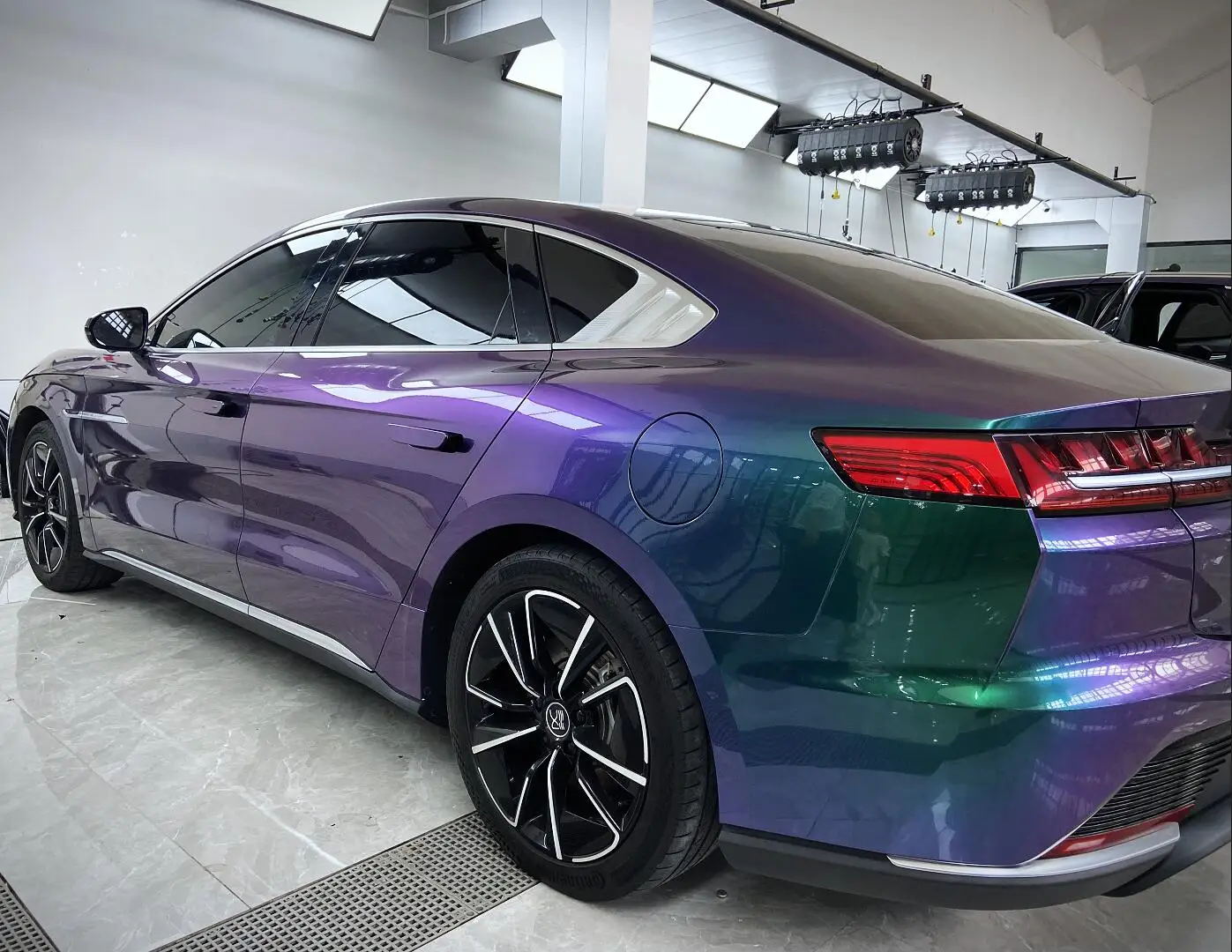 Purple Green Blue Chameleon TPU Car Wrap Film with Wet or Dry Installation for Vehicle Paint Protection and Color Change