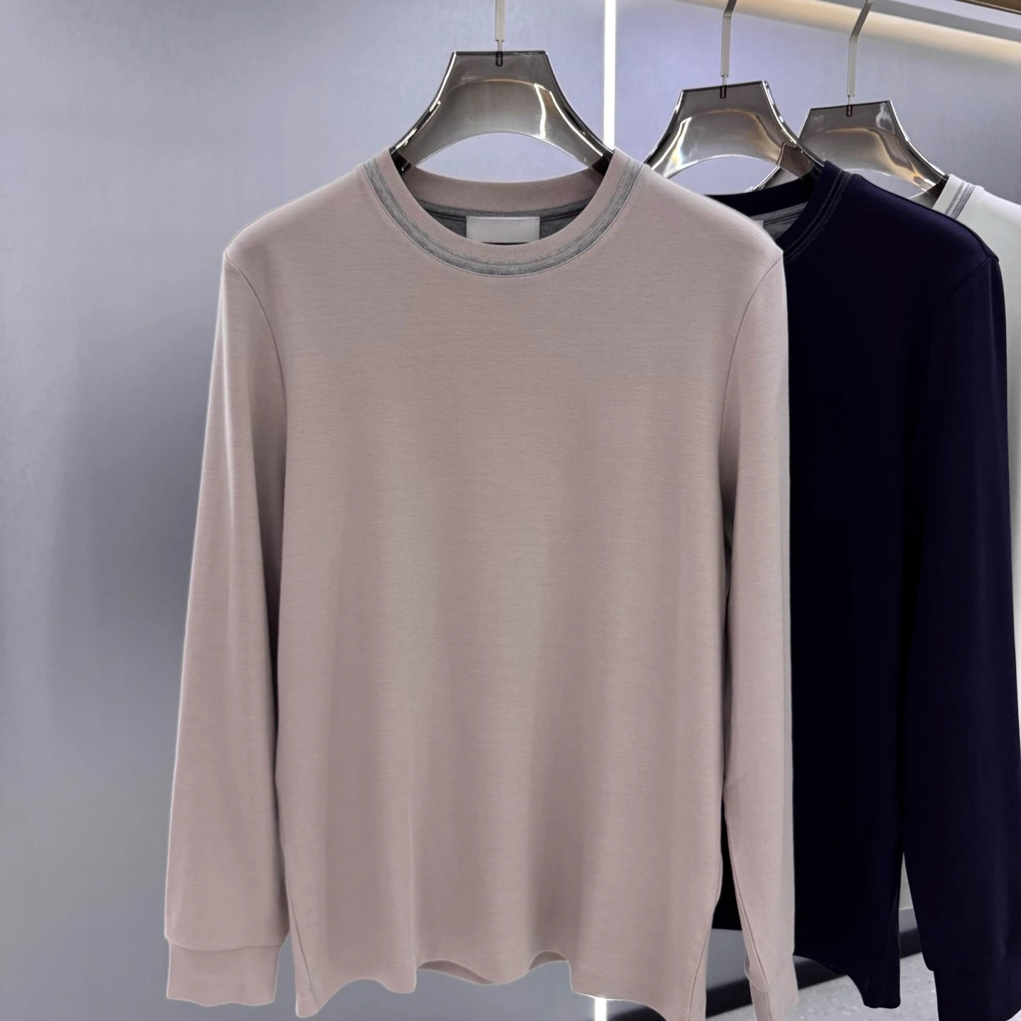 

BC Италия Однотонный вязаный свитер с круглым вырезом и длинными рукавами из смесовой шерсти с круглым вырезом