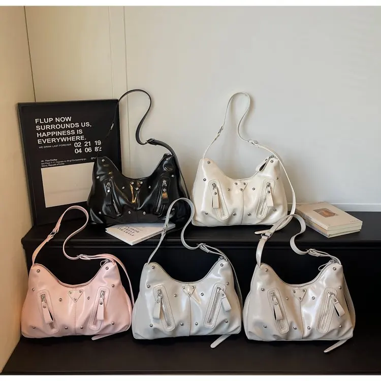 

Корейская версия сумки-тоут из мягкой кожи Locomotive Wind Rivet, новинка 2026 года, вместительная повседневная сумка для ежедневных поездок на работу, на плечо/подмышку