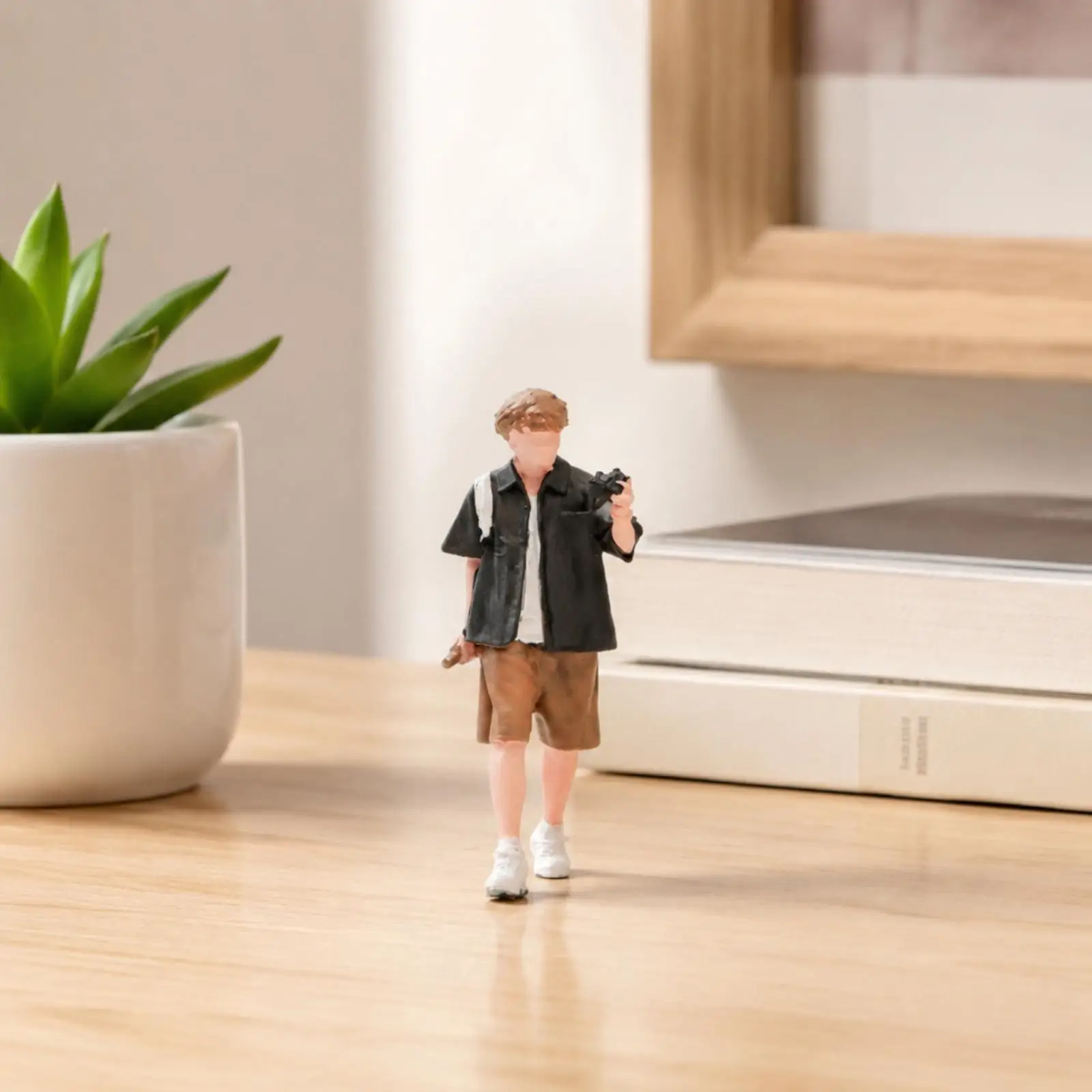Photographer Miniature Figure Highly Detailed 1/64 Scale Figure Resin