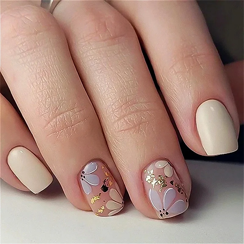 

Hand Painted Daisy Flowers Gold Foil Delicate Nail Art Chic False Nails Detachable Finished Fake Nails Press on Nails with Glue