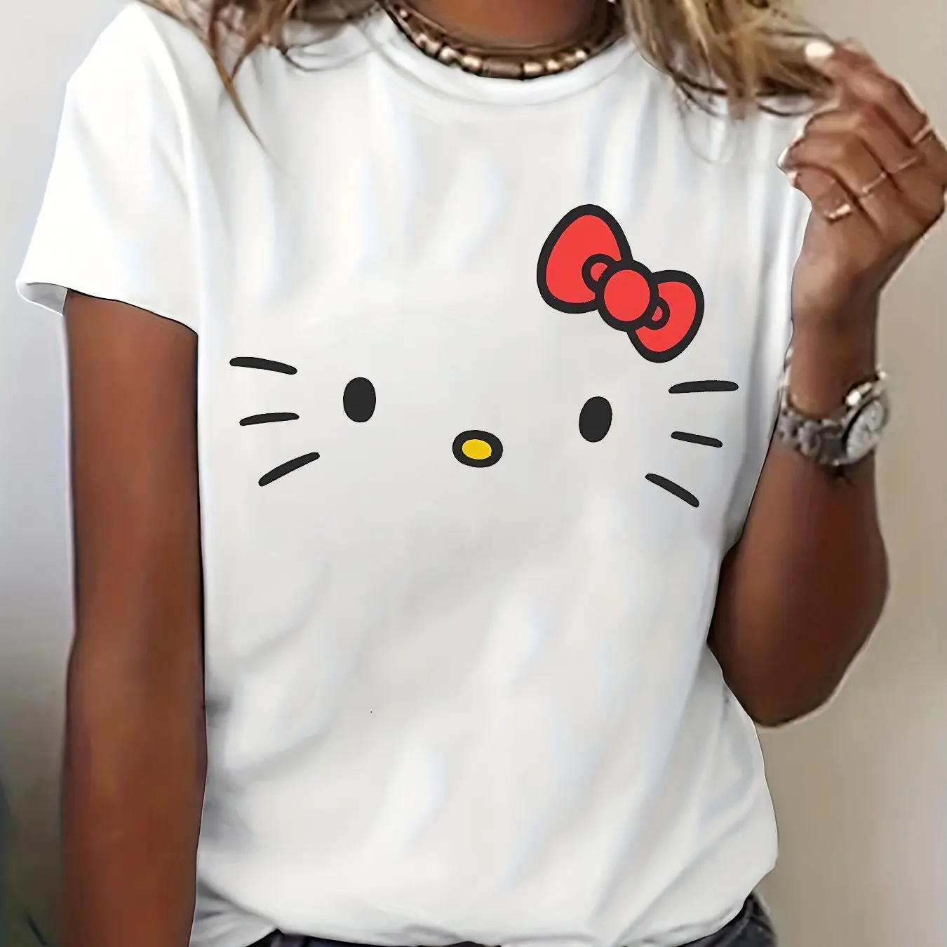 تي شيرت نسائي من Sanrio Hello Kitty بأكمام قصيرة ورقبة دائرية وطباعة جرافيك كرتونية بيضاء مع فيونكة حمراء ملابس عائلية للوالدين والطفل #1