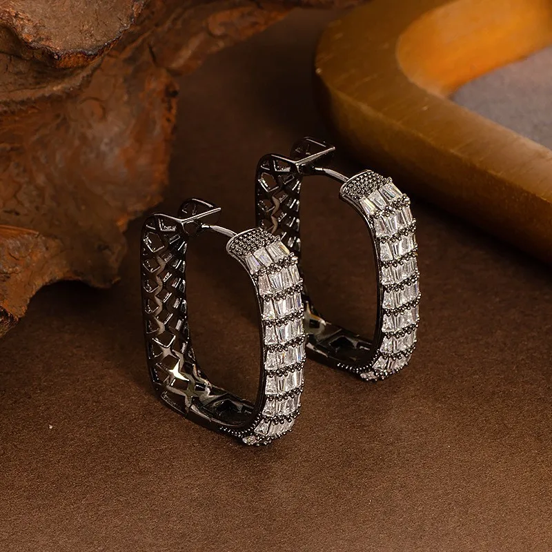 

Fashionable and exquisite diamond-encrusted zircon geometric square earrings, light luxury niche commuting high-end earrings