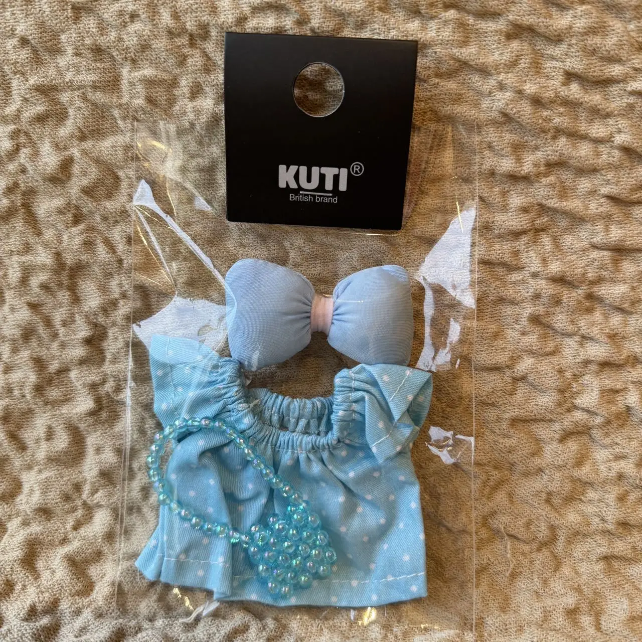 Abito con fiocco carino per Labubu V1 V2 V3 Set di tute con fiocco Kawaii alla moda con borsa per vestiti per bambole Labubu da 17 cm Accessori per bambole