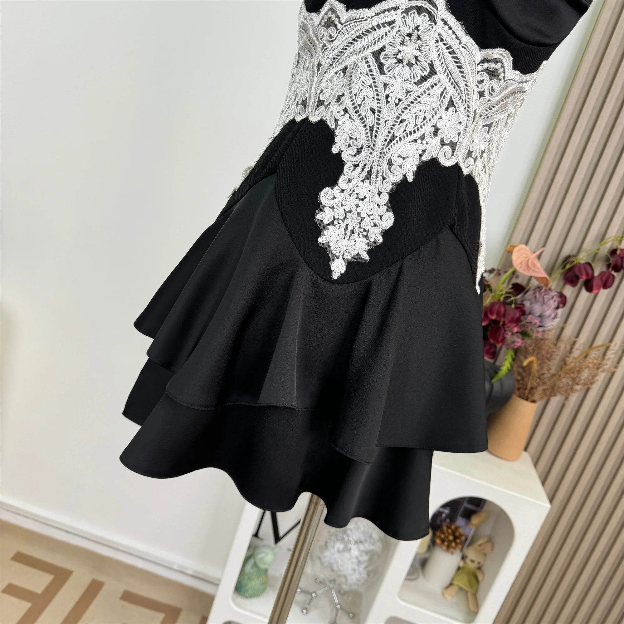 Abito estivo da donna nero dimagrante in pizzo con inserto ricamato Abito sexy senza maniche patchwork Mini abito da ballo femminile N785