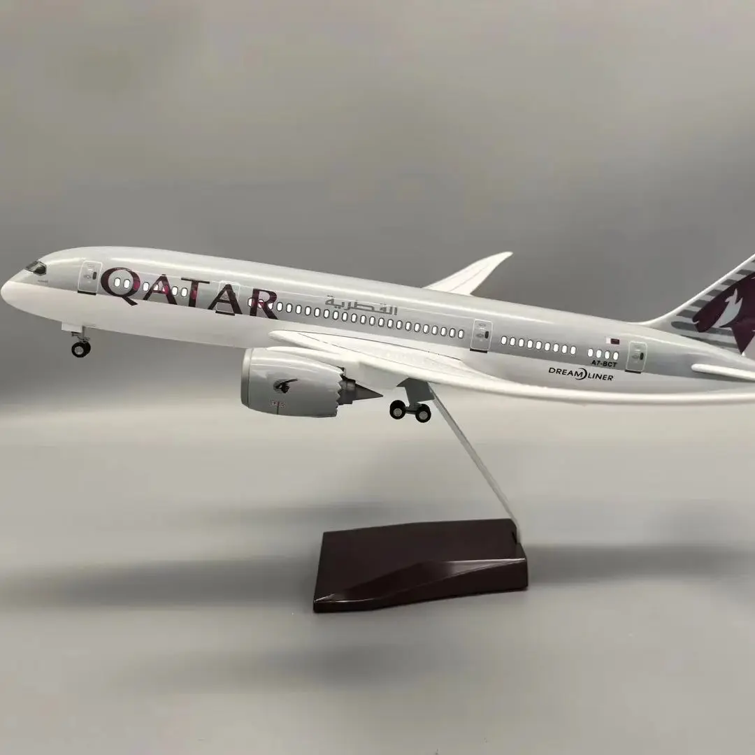 

1:130 Scale 43cm 787 Jet Qatar B787 Aircraft Model Die-Cast Resin Aircraft Decoration with LED Lights for Decoration or Display