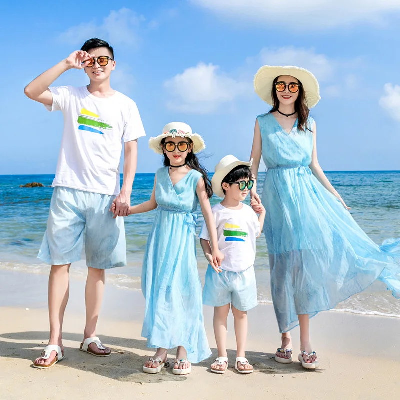 

Vacation Holiday Look Family Matching Clothes Daughter and Mom Blue Dresses Son and Dad Beach T Shirts Shorts Two Piece Outfits