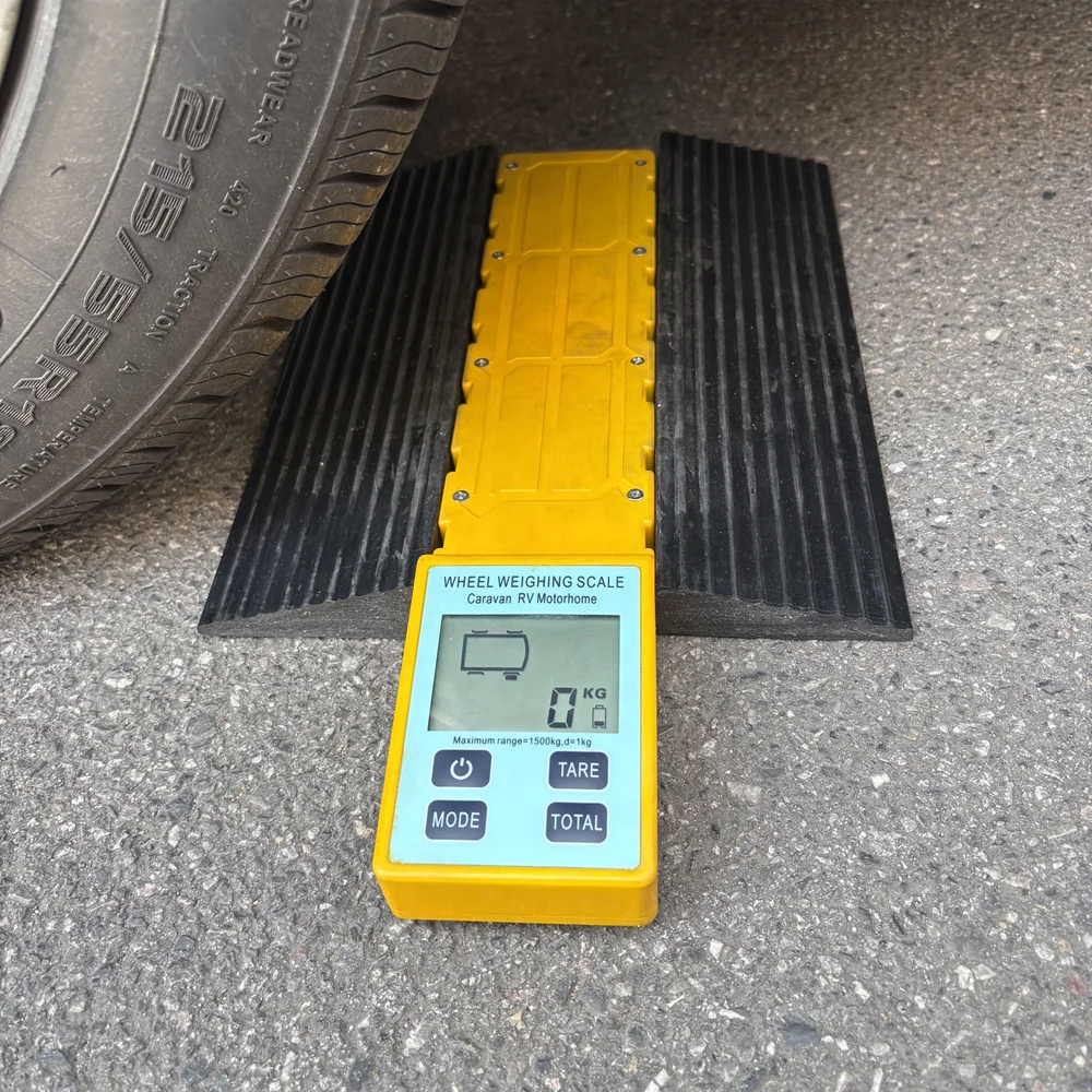 Digital LCD Wheel Weight Scale With Bluetooth 1kg Accuracy 1500KG Capacity Yellow 4WD Camper Motorhome RV Vehicle Load Scale OEM