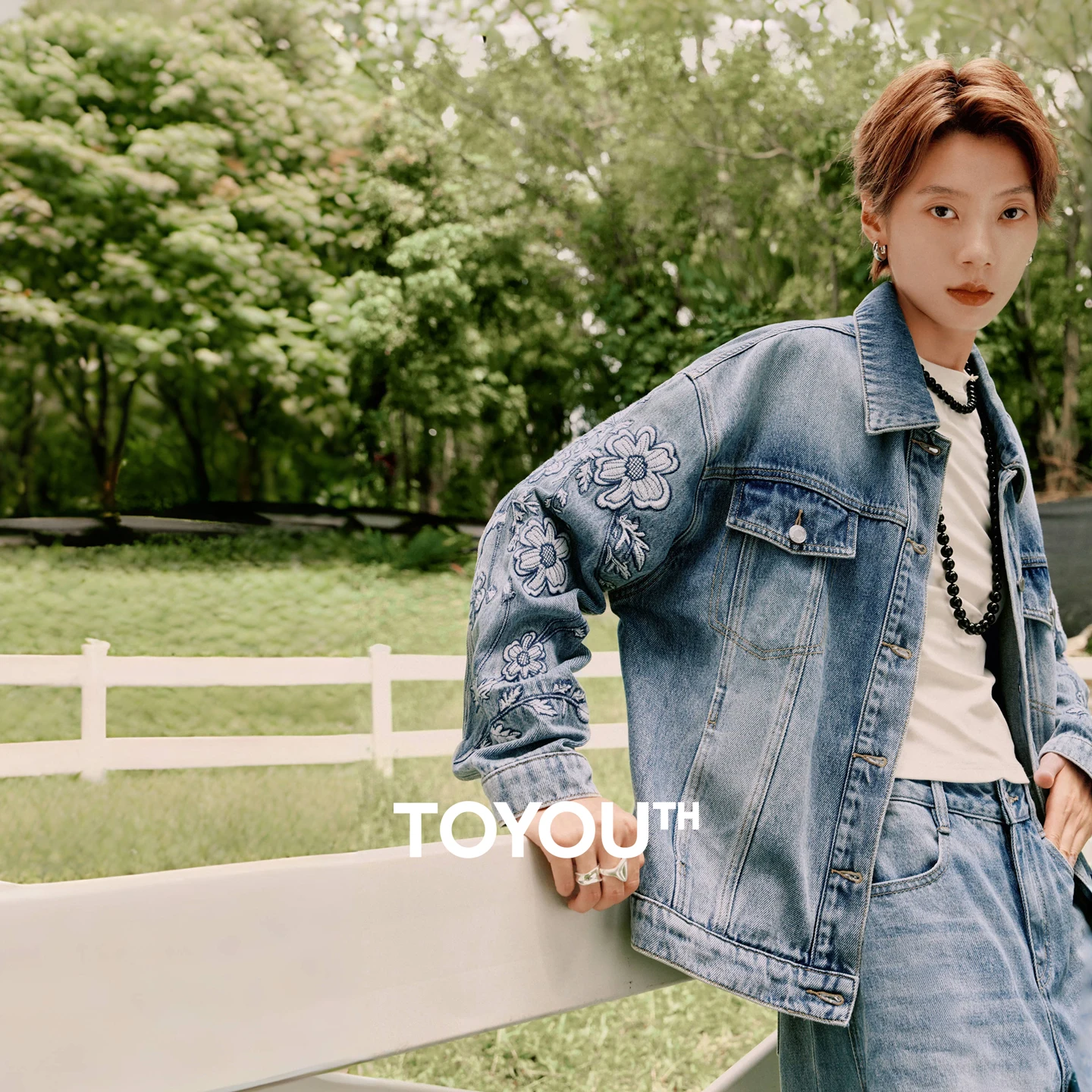

TOYOUTH женские джинсовые куртки 2025, зимняя новая свободная куртка из чистого хлопка с прочной цветочной вышивкой ​