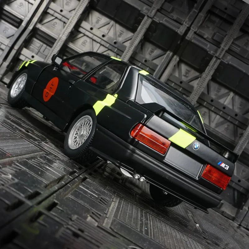 1:24 BMW M3 E30 1988 Graffiti modelo de coche de aleación modificado, puertas y cubierta de motor, maletero puede abrir juguetes para niños