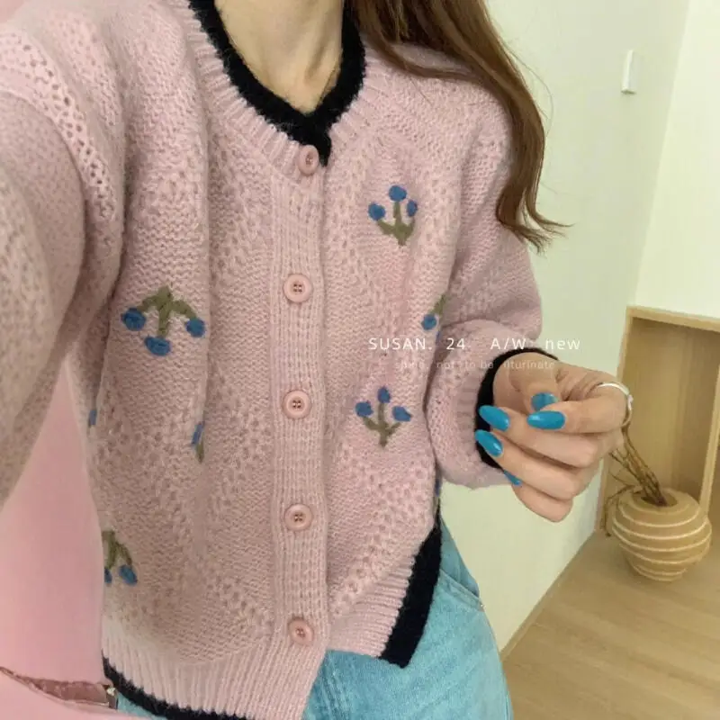 เสื้อสเวตเตอร์ถักไหมพรมแบบมีฮู้ดสำหรับผู้หญิง สไตล์เรโทร ตัดสี แต่งดอกไม้ ซิป นุ่ม สวมใส่สบาย เหมาะสำหรับฤดูใบไม้ร่วงและฤดูหนาว